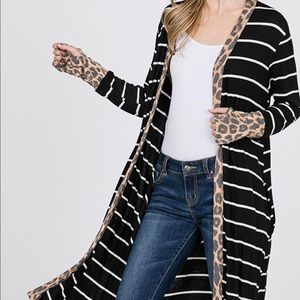 Black/white cardigan with leopard outline